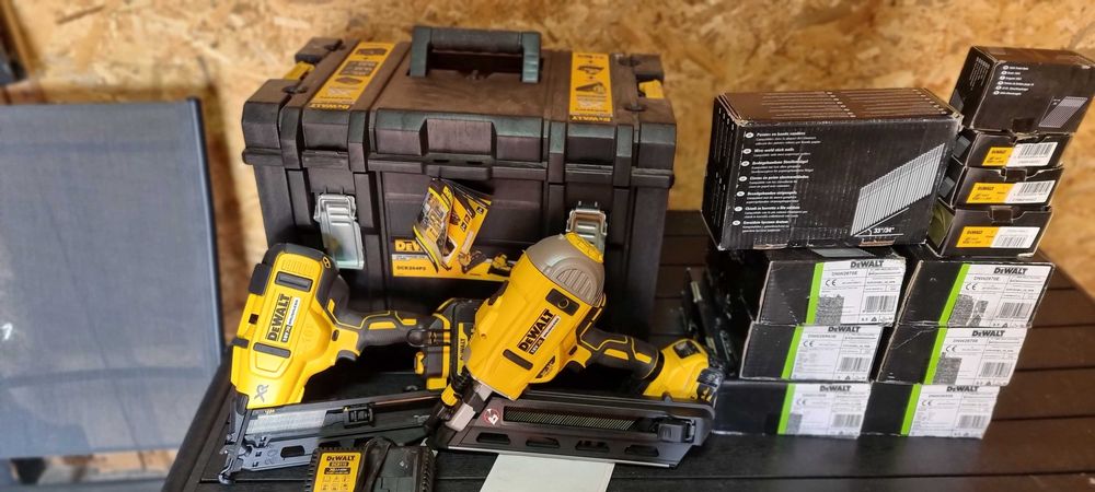 Vind scule marca dewalt noi  și folosite info la telefon
