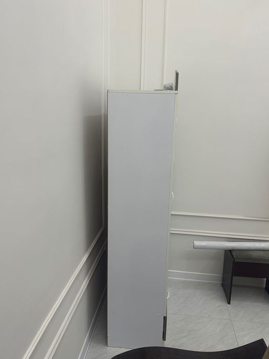 Detski kravat i shkaf