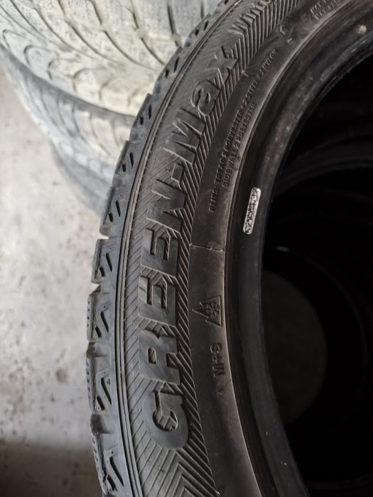 Продам зимние шины 245/45/19