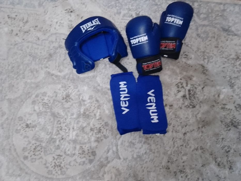 Продам кикбоксерки комплект