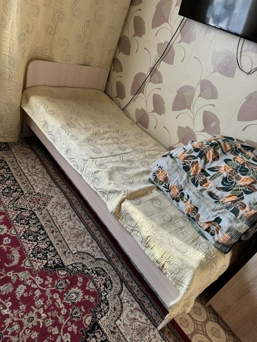 Продам 2 кровати с матрасом