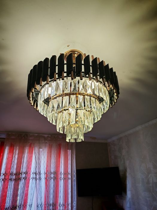 Продается Люстра