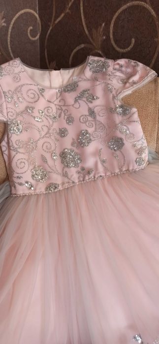 Продам нарядное  платье