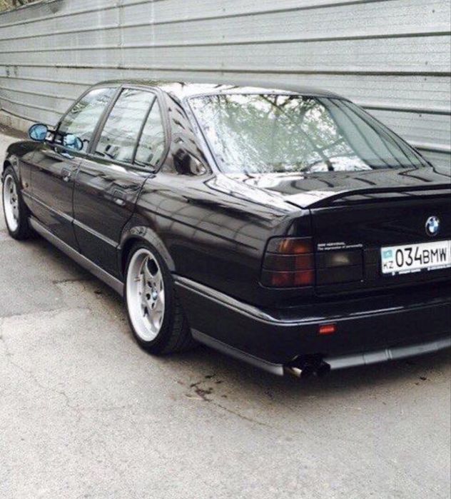 Задние стопы HELLA BLACK на BMW E34 БМВ Е34