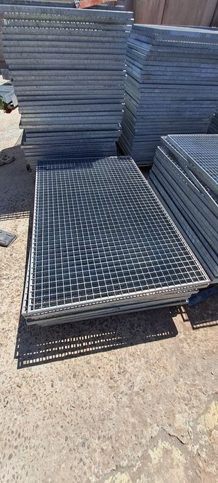 Trepte grilaje zincate 80x27