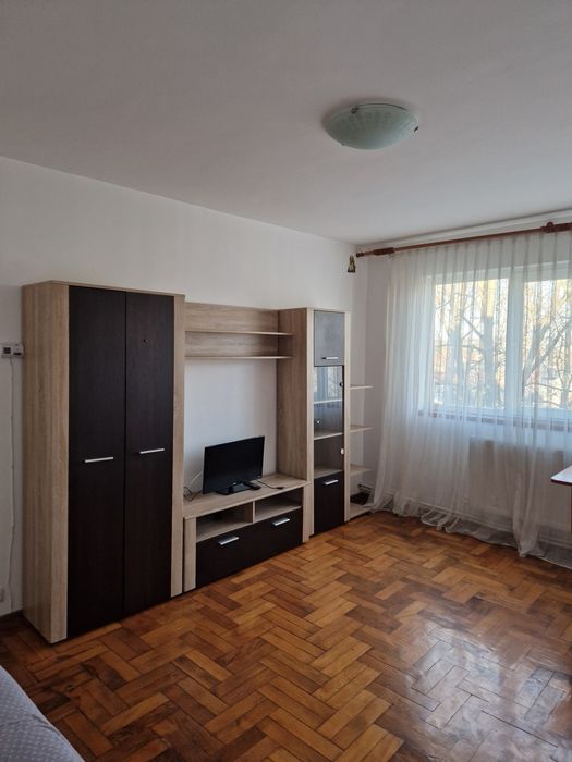 Inchiriez Apartament  2 Camere Roman