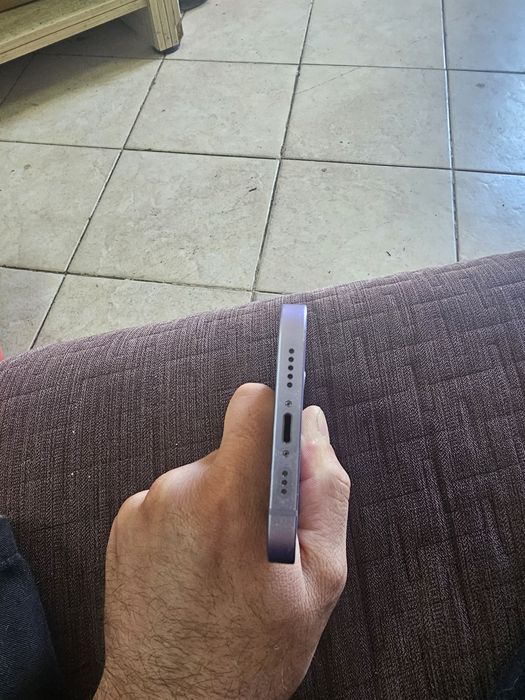 Продавам IPhone 12