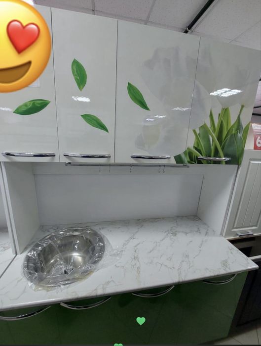 Продам кухню новую в упаковке