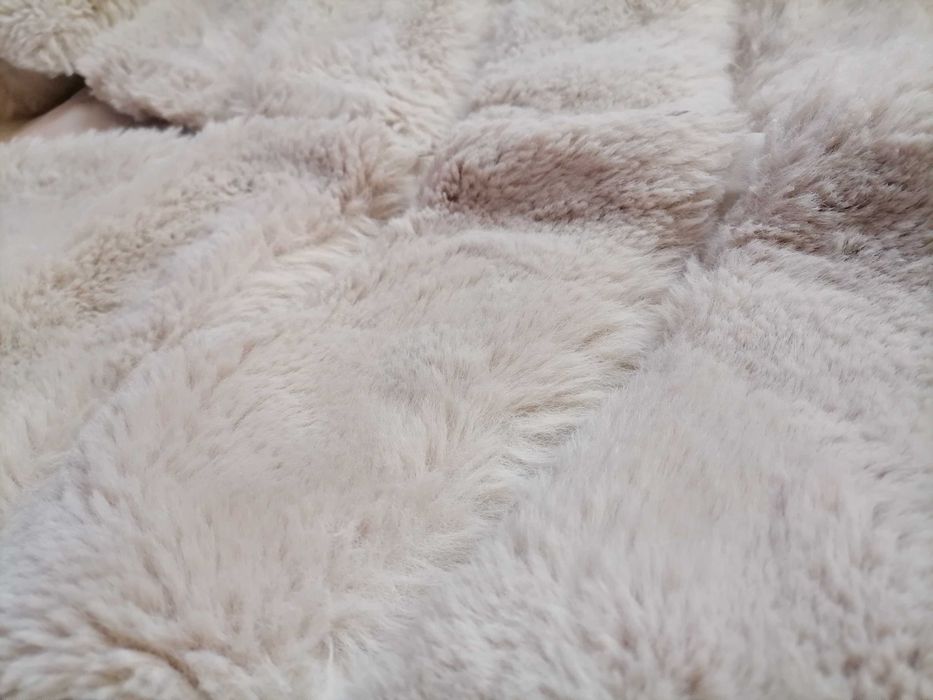 vesta de blana cu gluga