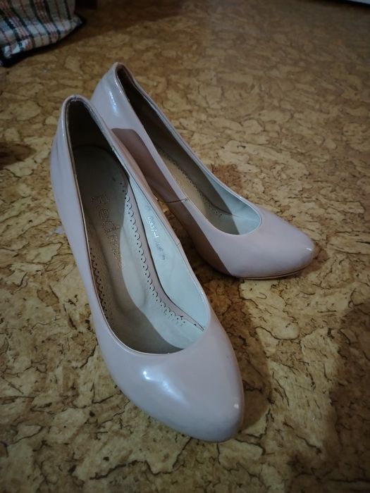 Продаю б/у туфли