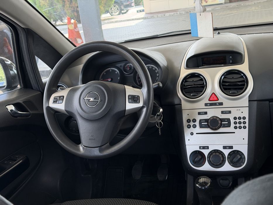 Opel corsa 1.3D 2009 manuala