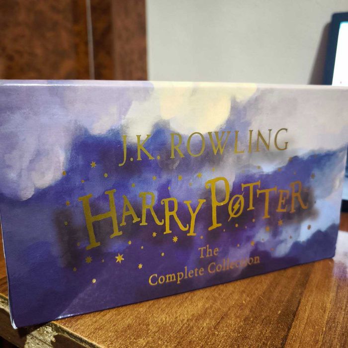 Harry Potter kitoblari (inglizcha) to'liq to'plam sotiladi. ORIGINAL