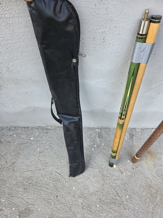 Vand 2 tacuri de biliard