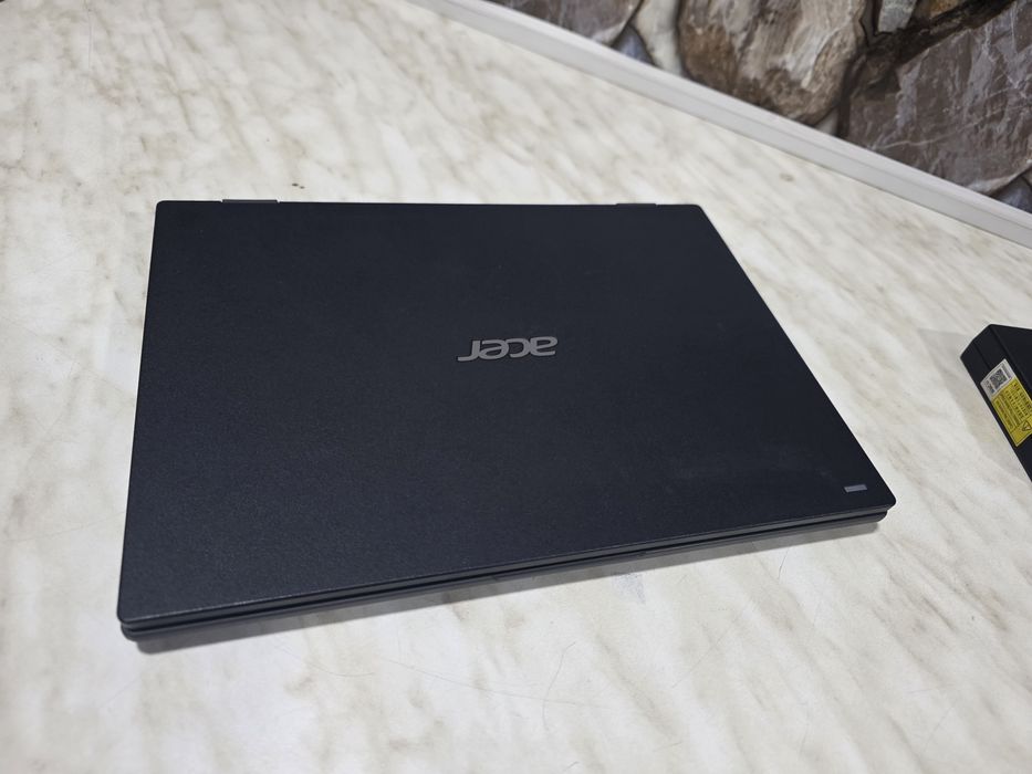 Acer travel mate B