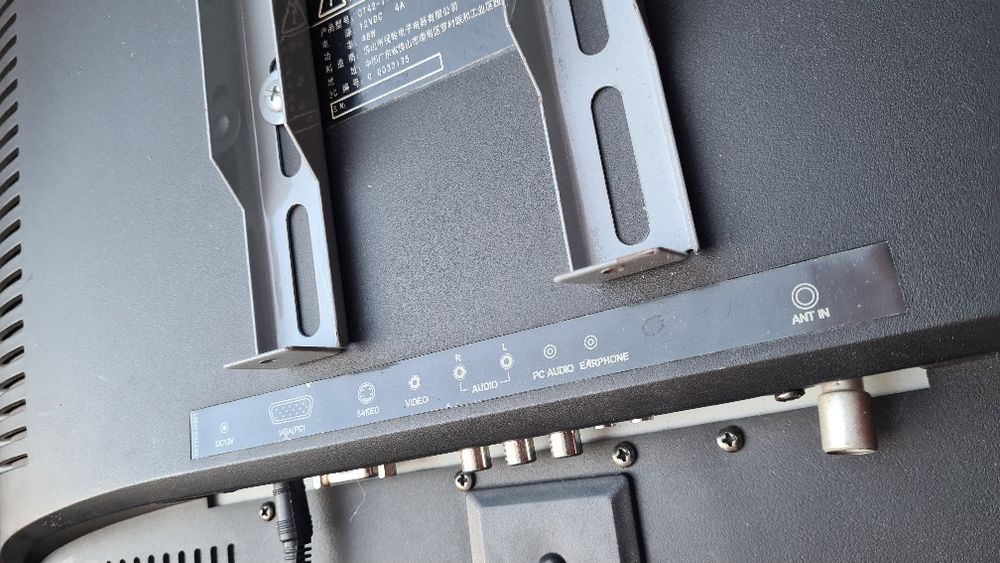 Телевизор 30×40.