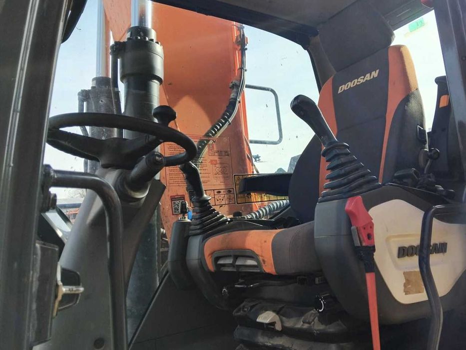 Колесный экскаватор Doosan DX190W-5