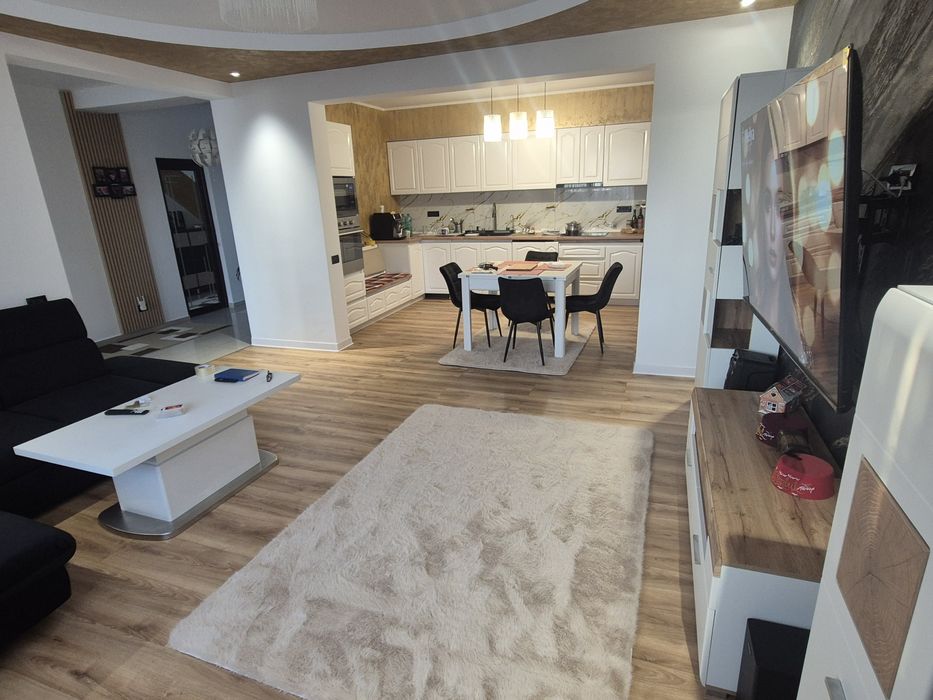 Casa cu etaj ,teren 1120mp,full utilitati, intravilan, HALA
