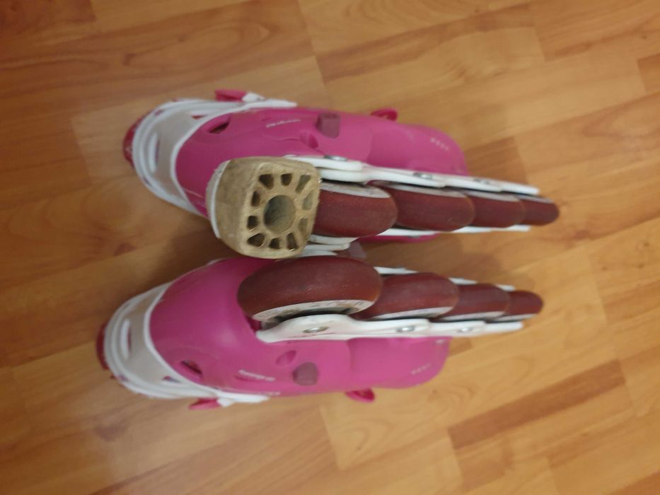 Vând role Barbi second.