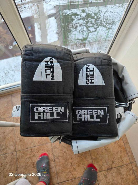 Боксерская груша с перчатками