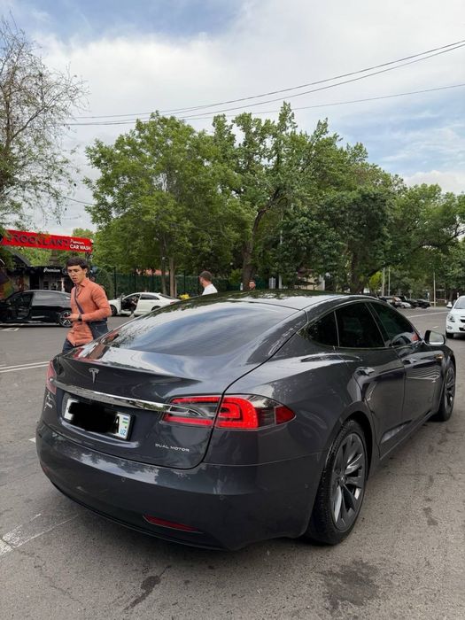 Tesla model S plad long srochna