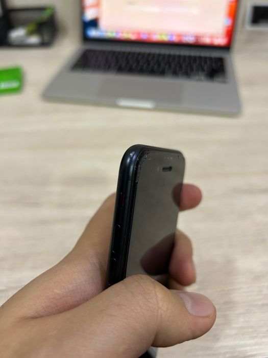 Iphone SE 64gb / black / Емкость 100 /Оригинал