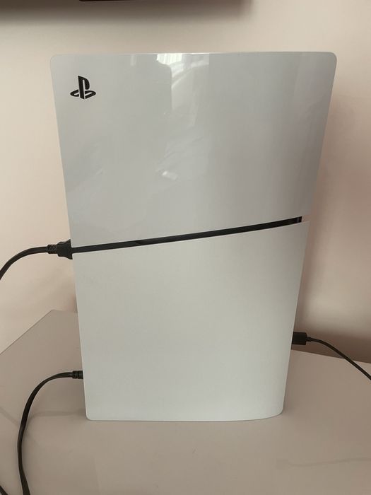 Playstation 5 + 2 конзоли + много закупени игри