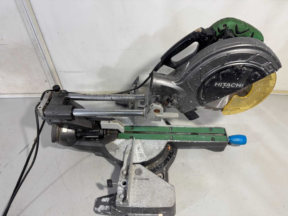 Циркуляр пендула - Hitachi C8FSE 216mm / 1050 W