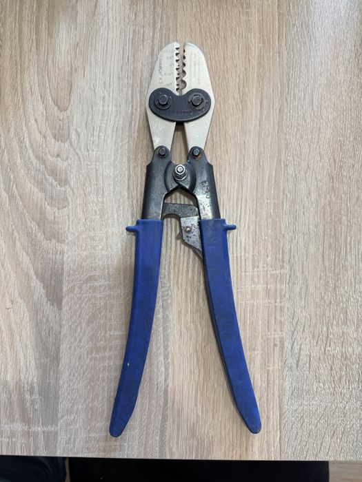 Cleste sertizat papuci electrici