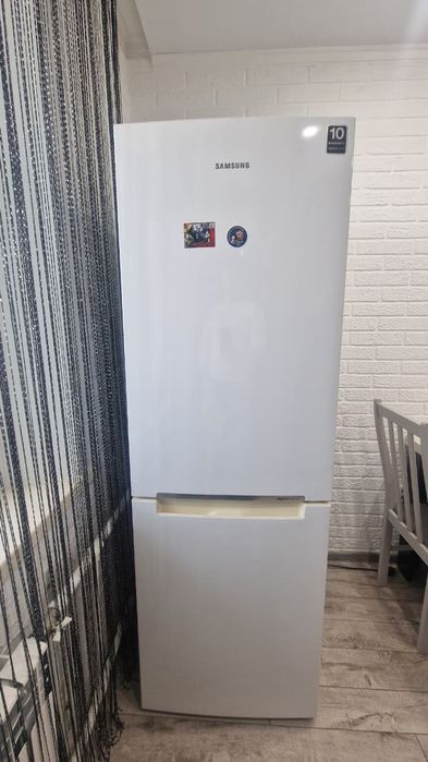 Холодильник Samsung