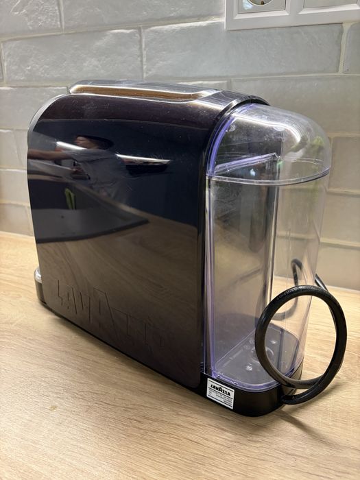 Кафе машина Lavazza blue 2бр.