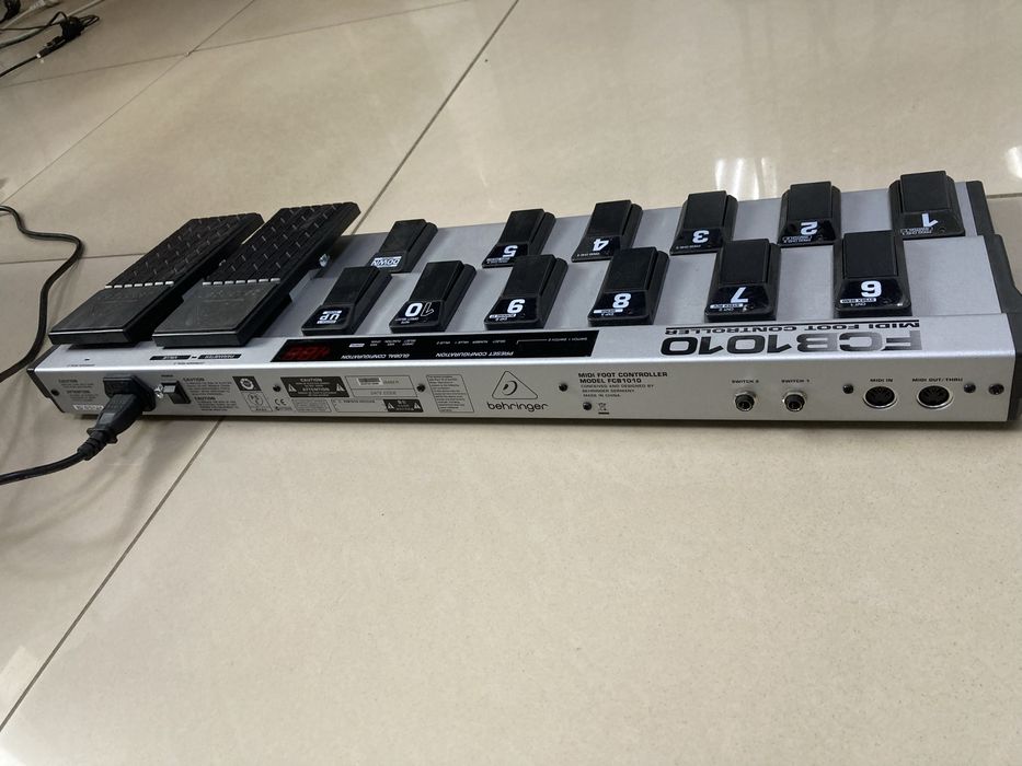 Продам миди контроллер Behringer FCB1010