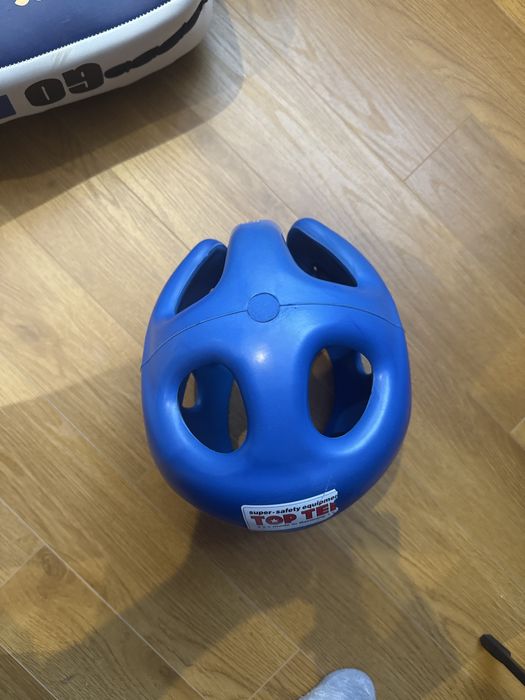 Шлем топтен синего цвета