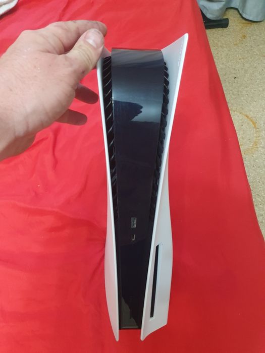 Продам Sony Playstation 5  срочна с играми