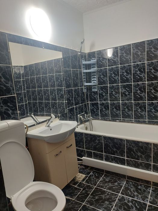 Închiriez apartament cu 2 camere