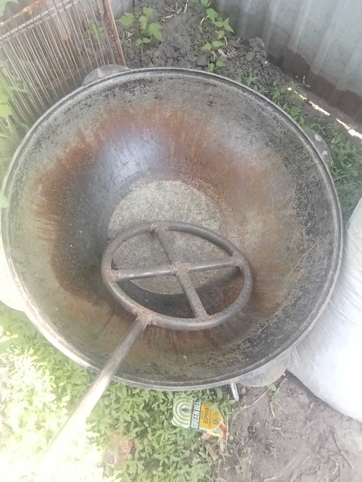 продам Чугунный казан