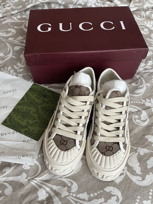 Gucci маратонки номер 38 GG