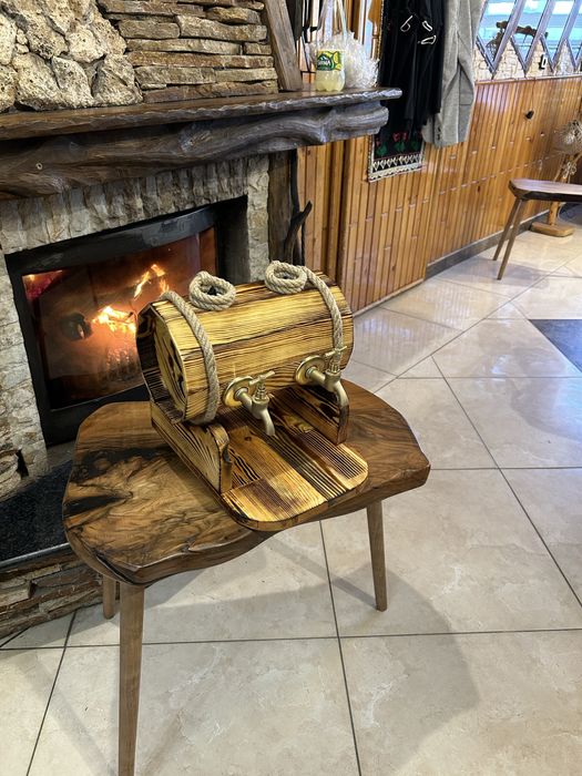 Декоративна дървена бъчва с диспенсър за 2 вида напитки с канелки