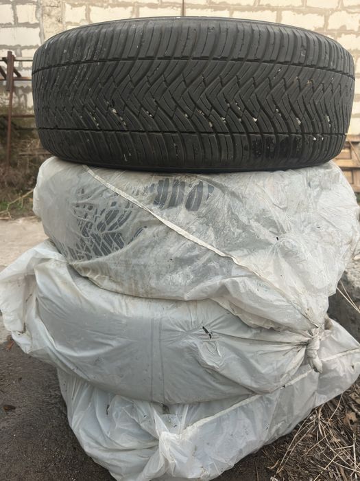 Продам резину Triangle  215/65/17 всесезонка