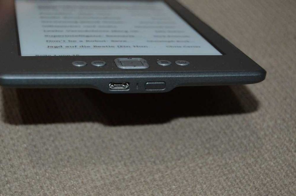 E-reader Amazon Kindle 4 (Silver / Grafit, Display 6" E-Ink, Wi-Fi, Micro-USB)