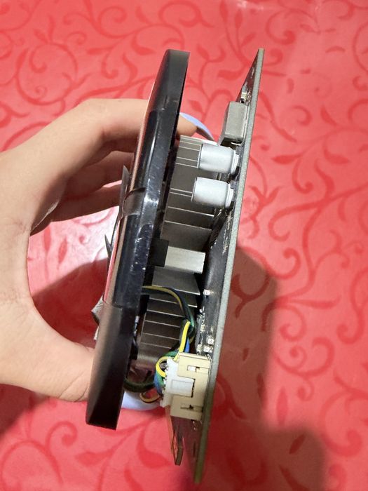 видеокарта ASUS  GTX 1050 3 ГБ.