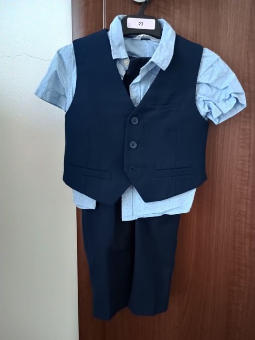 Vând costum 3 piese 98 cm