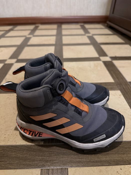 Продам зимние ботинки