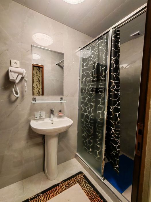 Mexmonxona/kunlik xona/ hotel/hostel
- Muhimi toza va pokiza joy

- X