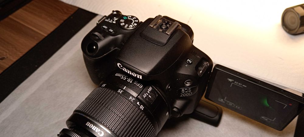 Vand/Schimb Canon EOS 200D,24.2 MP,Wi-Fi,Negru +Obiectiv EF-S 18-55mm.