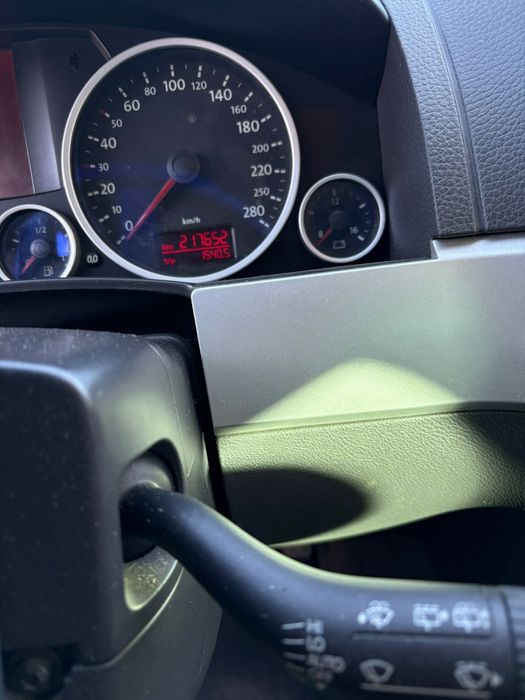 Vând Volkswagen Touareg