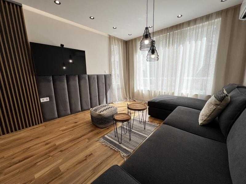 Дава се под наем Тристаен апартамент в Бургас, Център - 100 кв.м за 1275 € - Снимка #6