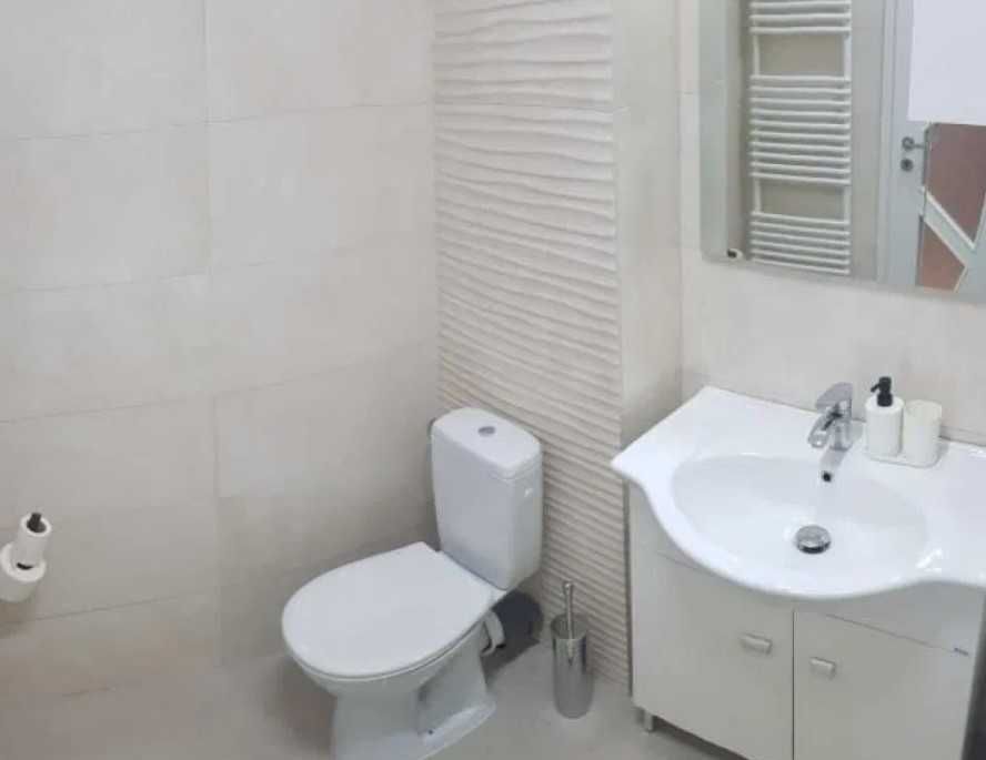 Дава се под наем Едностаен апартамент в Пловдив, Изгрев - 40 кв.м за 153 € - Снимка #1