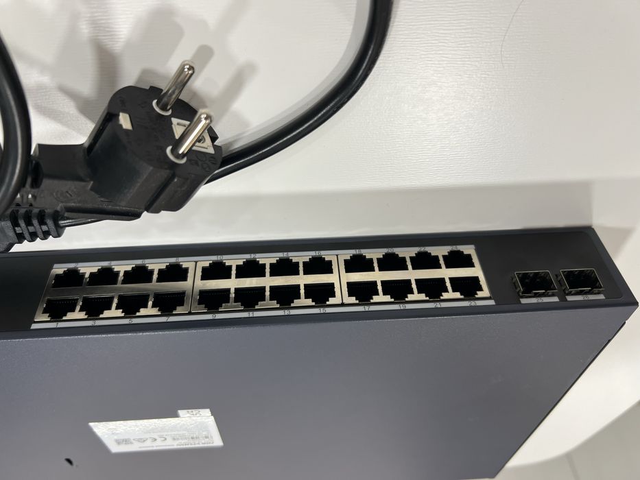 Гигабитов управляем суич Hikvision