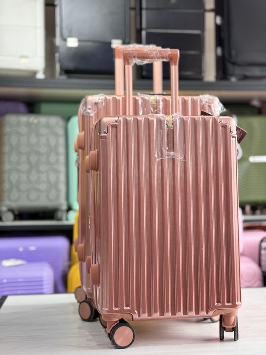 Новые чемоданы Берлин противоударные