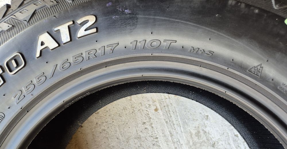 O bucată 255 65 R17 M+S iarnă - una Hankook